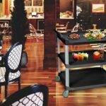 Luxor 3 Shelf Plastic Serving Cart with Aluminum Frame and Casters 200lb Weight Capacity (chariot de service en plastique à 3 étagères avec cadre en aluminium et roulettes)