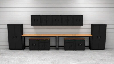 Armoires de rangement pour garage avec 2 casiers, 5 armoires murales, 2 armoires de base, 2 armoires à tiroirs et deux établis de 72 pouces