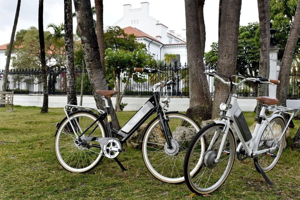 Benelli Classica Electric City Bike with 250W Motor and Elegant Design - Black